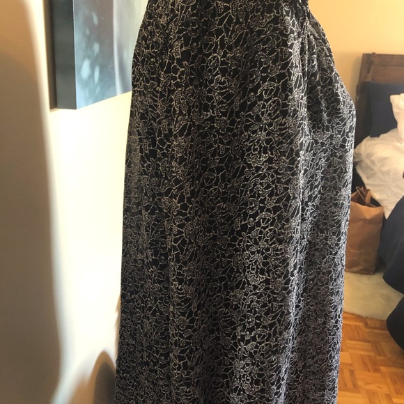 MAX STUDIO black/white printed blouse size medium - Picture 3 of 12